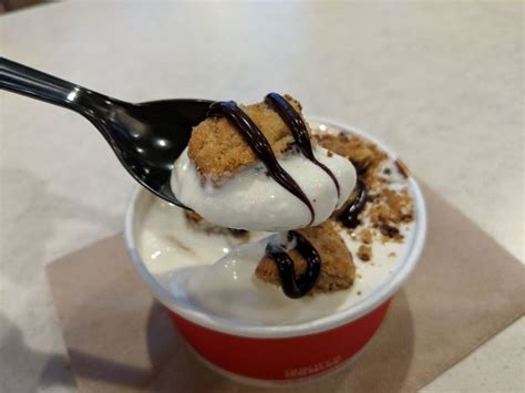 Review: Wendy's - Vanilla Frosty Cookie Sundae