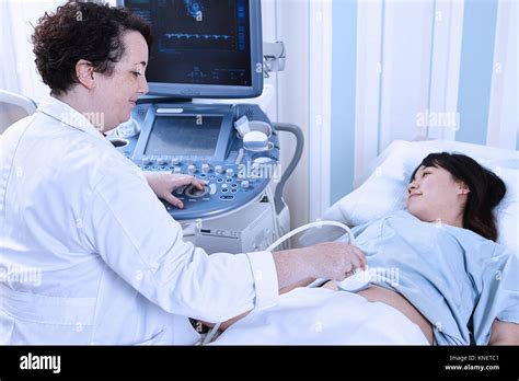 Sonographer giving pregnant patient ultrasound Stock Photo - Alamy