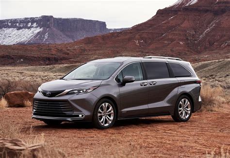 North American Market Gets 4th Generation Toyota Sienna MPV