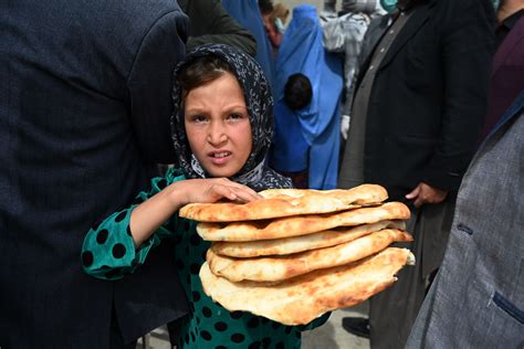 250,000 Families Receive ‘Naan’ Everyday As Afghanistan Government ...