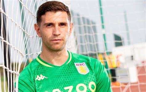 Aston Villa sign ‘top class goalkeeper’ Emi Martínez – Aston Villa Club News