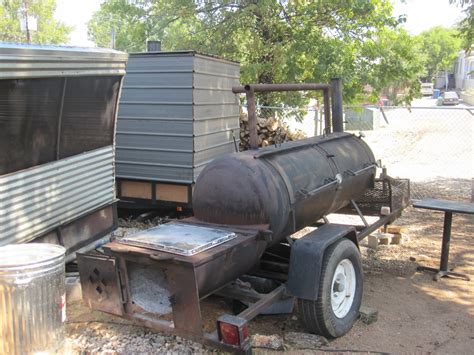 Man Up: Tales of Texas BBQ™: The pit at Franklin Barbecue (Austin, TX)