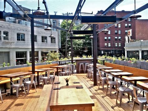 14 Best Rooftop Bars in Seattle Offer Drinks in The Damp