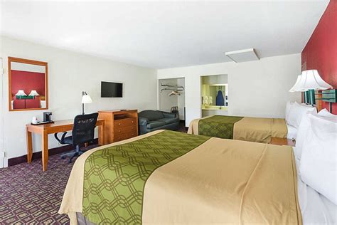 Econo Lodge Rooms: Pictures & Reviews - Tripadvisor