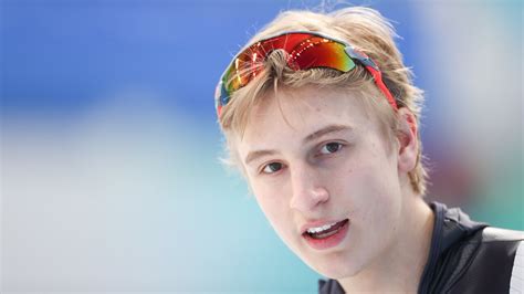 Kewaskum's Jordan Stolz youngest man to win World Cup speed skating race