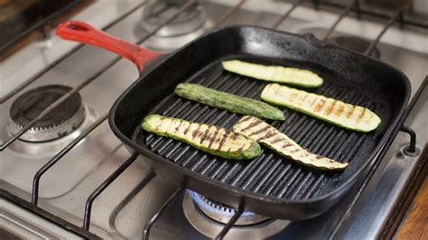 How to Use a Grill Pan (with Pictures) - wikiHow