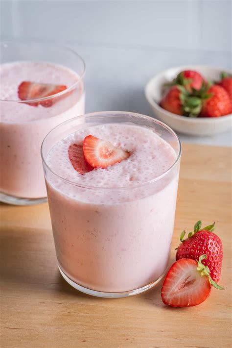 Strawberry Protein Smoothie Recipe | FeelGoodFoodie