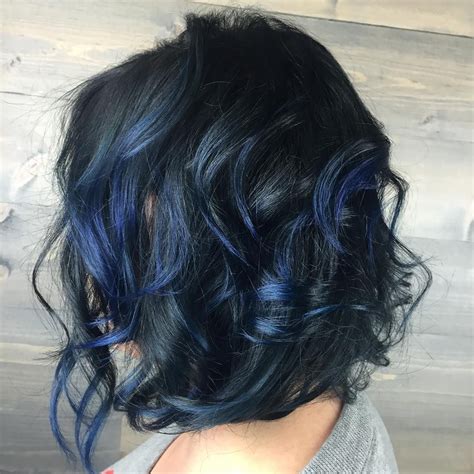 Berbagai Variasi Ombre Rambut Sebahu Warna Biru Paling Kece