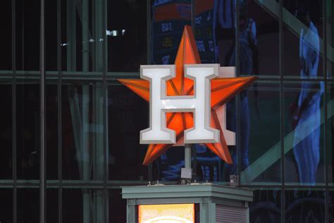 Astros owner apologizes to Sports Illustrated reporter, retracts team's ...