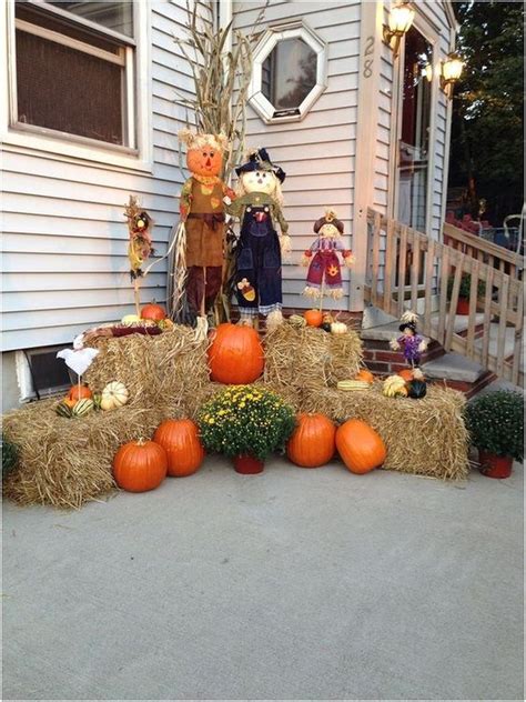 20 Amazing Outdoor Fall Decorations You'll Love - homeridian.com | Thanksgiving decorations ...