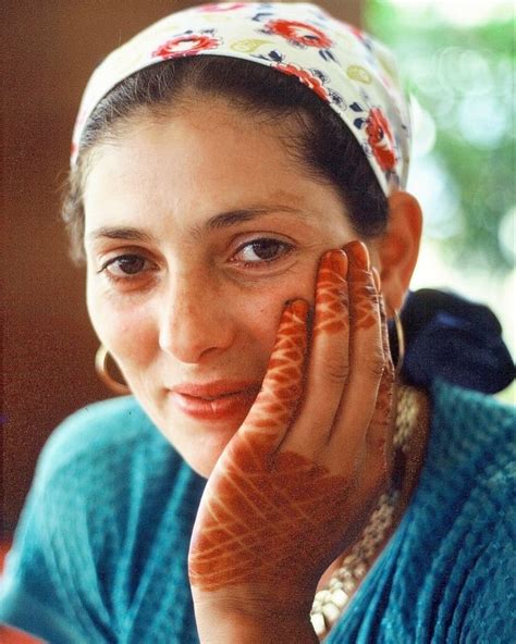 Portrait of Kosovar-Romani bride from the Elmaz family in Prizren ...