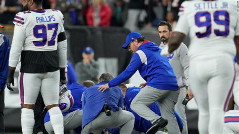 Damar Hamlin in critical condition after NFL Bills-Bengals game ...