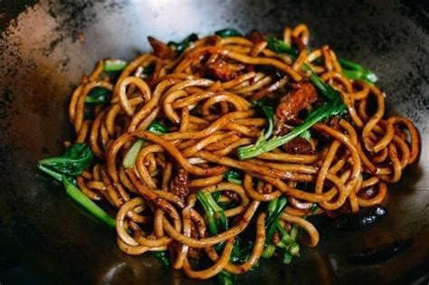 Shanghai Fried Noodles (Cu Chao Mian) - The Woks of Life