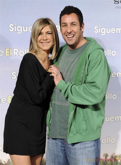 Jennifer Aniston y Adam Sandler en la premier de 'Sígueme el rollo' en ...