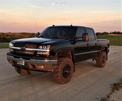 2005 Chevrolet Silverado 1500 Classic Anthem Off Road Defender Rough Country | Custom Offsets