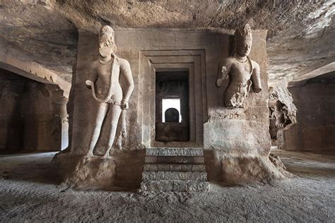 Elephanta Caves Guided Tour with Ferry and Entry Tickets 2024 - Mumbai