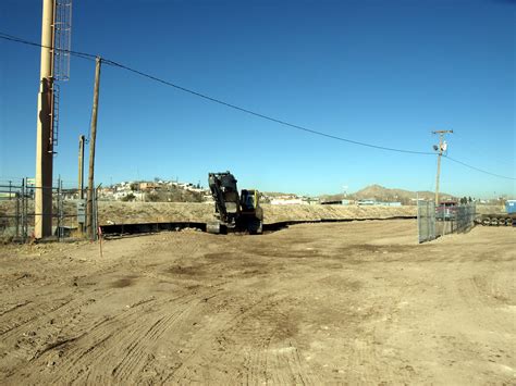 Border wall construction at El Paso historic sites, January, 2014 | Flickr