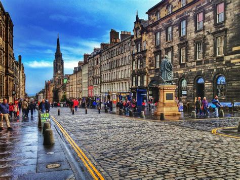 Royal Mile, Edinburgh, Scotland - Traveldigg.com