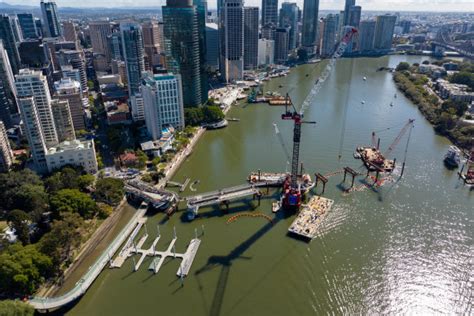 Kangaroo Point Green Bridge build hits halfway mark – and $100m cost overrun