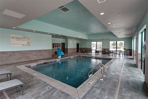 Hampton Inn & Suites Wichita/Airport Pool: Pictures & Reviews - Tripadvisor