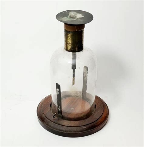 Gold Leaf Electroscope | CURIOUS SCIENCE