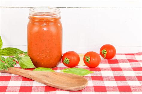 Fresh Tomato Pizza Sauce - WholeMade Homestead