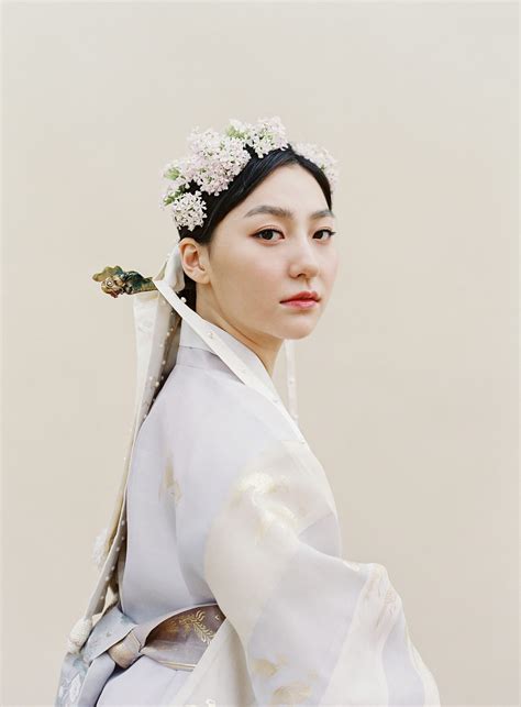 Traditional Korean bridal portraits | Laura Gordon Fine Art Wedding Photographer