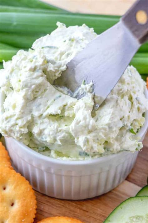 CUCUMBER CREAM CHEESE SPREAD (+Video) - The Country Cook