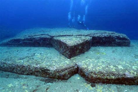 Yonaguni Monument : diving a mysterious underwater city in Okinawa