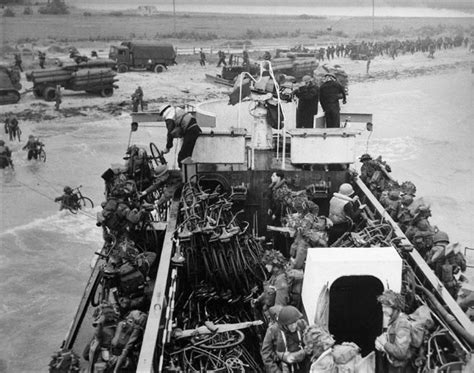 Canadian Troops Landing at Juno Beach June 6, 1944 Photographer: Gilbert Milne | Juno beach, D day