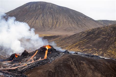 In photos: Volcano erupts near Iceland's capital Reykjavík | Daily Sabah