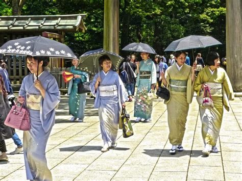 5 Best Reasons To Visit Japan In Spring - Backpackingman