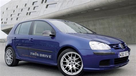 VW Golf Twin Drive Plug-In Hybrid Diesel Makes Prius Look Thirsty