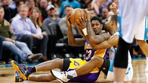 Lakers vs. Hornets Final Score: Lakers incredible start goes up in flames in 117-113 loss to ...