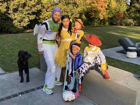 Steph Curry's Family Resemblance Shines in Viral Photo: Ayesha Can't ...