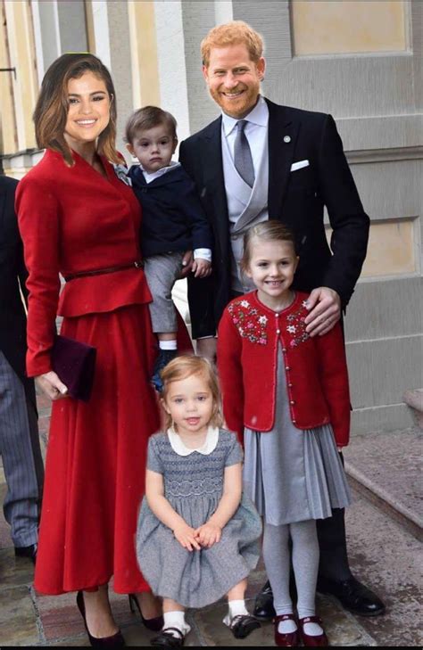 Royal Family Portrait - 2023 Fashion Inspiration