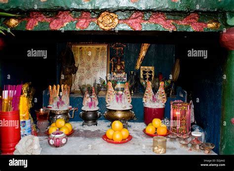 taoist shrine, geylang, singapore Stock Photo - Alamy