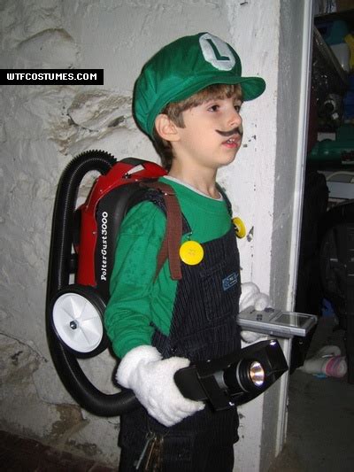 luigi_ghost_hunter_costume.jpg (400×533)