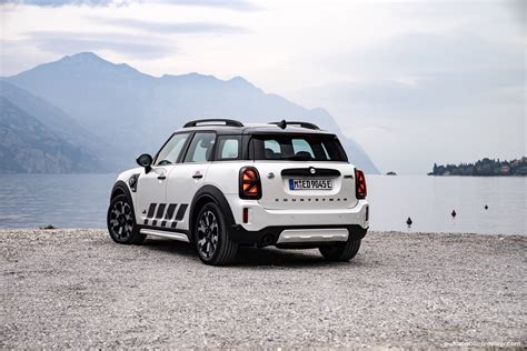 Mini Countryman Cooper SE ALL4 Untamed Edition (2023) - pictures & information