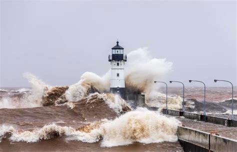 Pin by PixieWitch on Duluth MN | Scenic pictures, Lighthouse, Beautiful ...