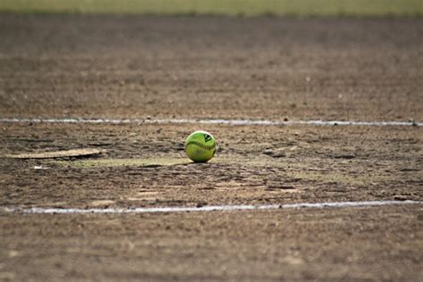 Main Differences Between Softball And Baseball Explained