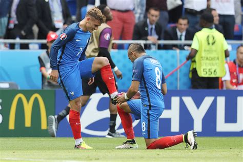 Payet-Griezmann Celebration | The18