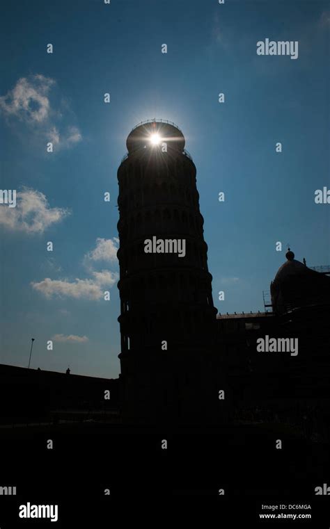 Silhouette leaning tower pisa pisa hi-res stock photography and images ...