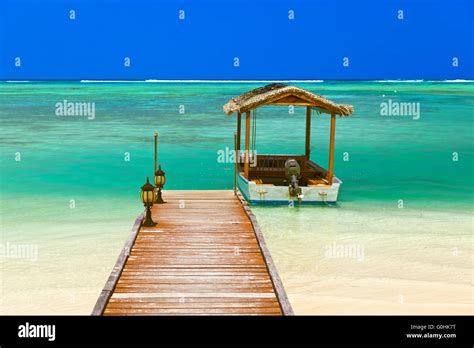 Boat on Maldives island Stock Photo - Alamy