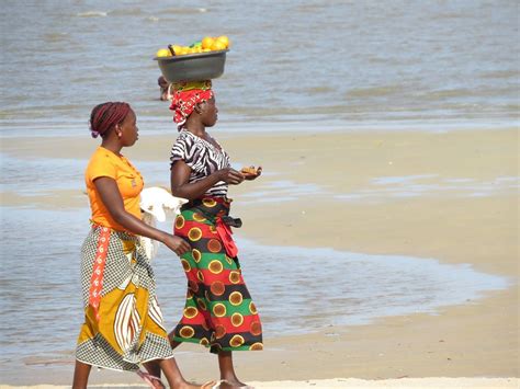 Café, sonhos e pensamentos: A beleza das praias de Moçambique