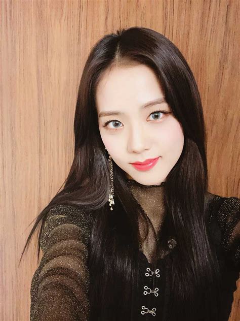 Blackpink-Jisoo-selfie-Instagram-Photo-April-2018