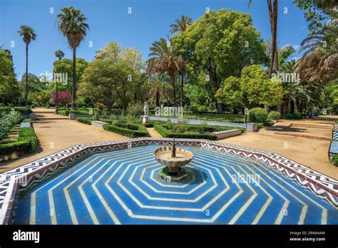 Glorieta de la Concha Fountain (Roundabout of the Shell) at Maria Luisa ...