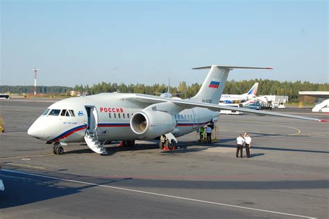 File:AN-148-100B (RA-61703) at Pulkovo Airport 12Aug10.JPG - Wikimedia Commons