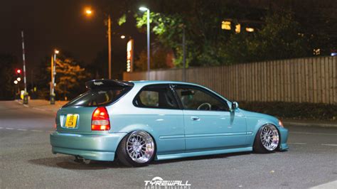 Slammed Honda Civic EK parce que ça change un peu ! De l'essence dans mes veines