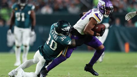 Vikings WR Justin Jefferson tosses broken chain to sideline in loss to Eagles | FOX 9 ...